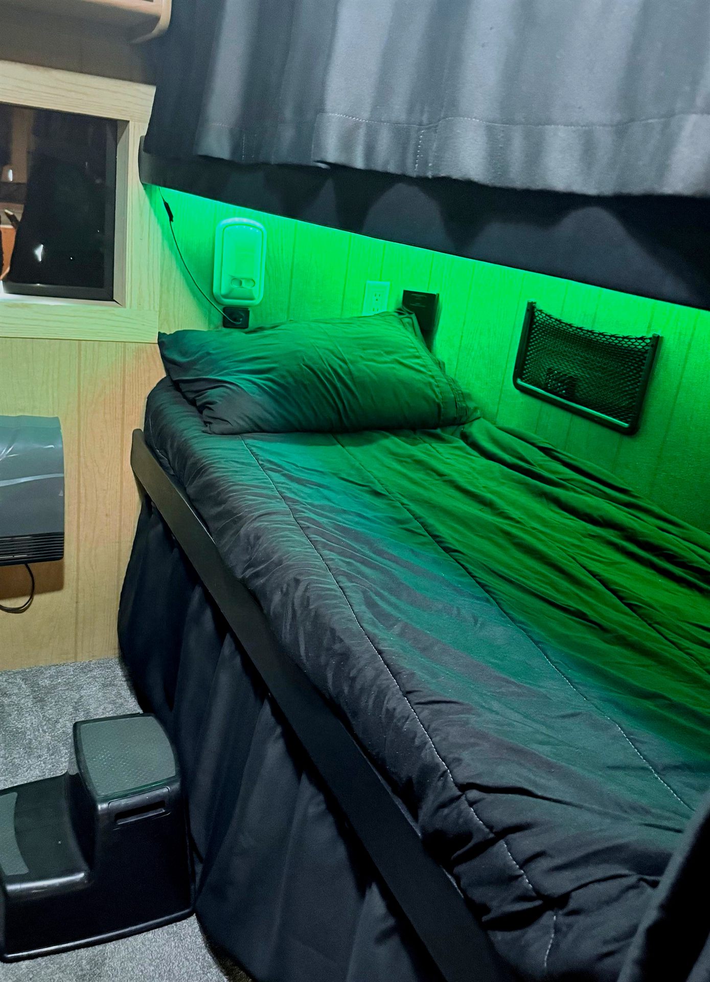 Bunk with adjustable LED lighting