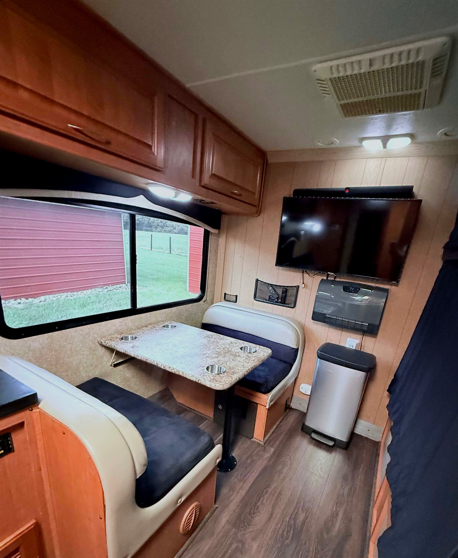 Lounge with dinette and flat-screen TV